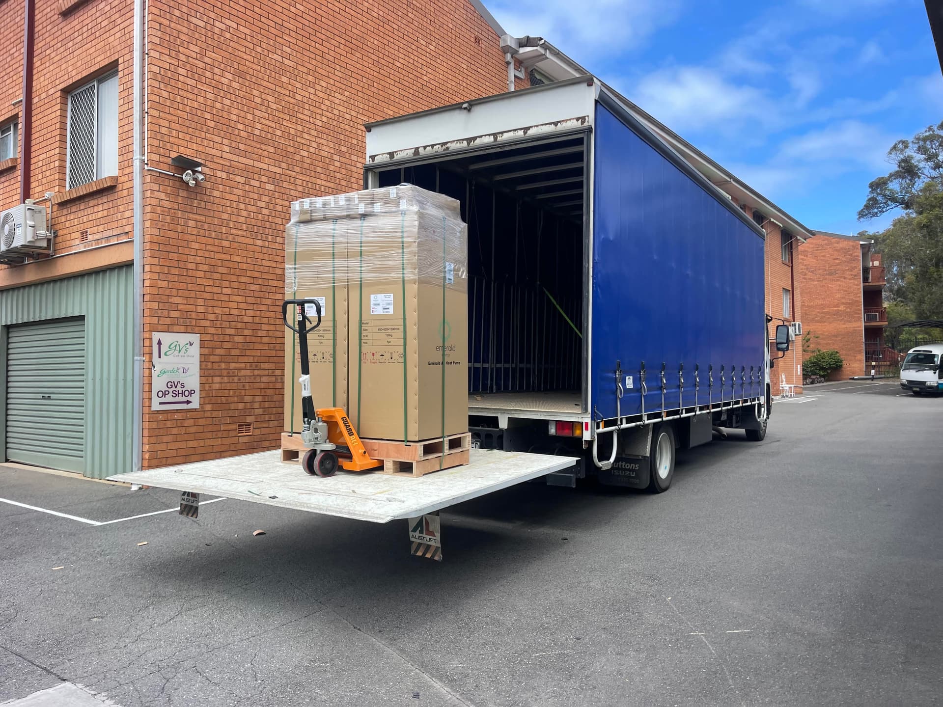 Quick Cargo branded truck ready for a Sydney to Brisbane run