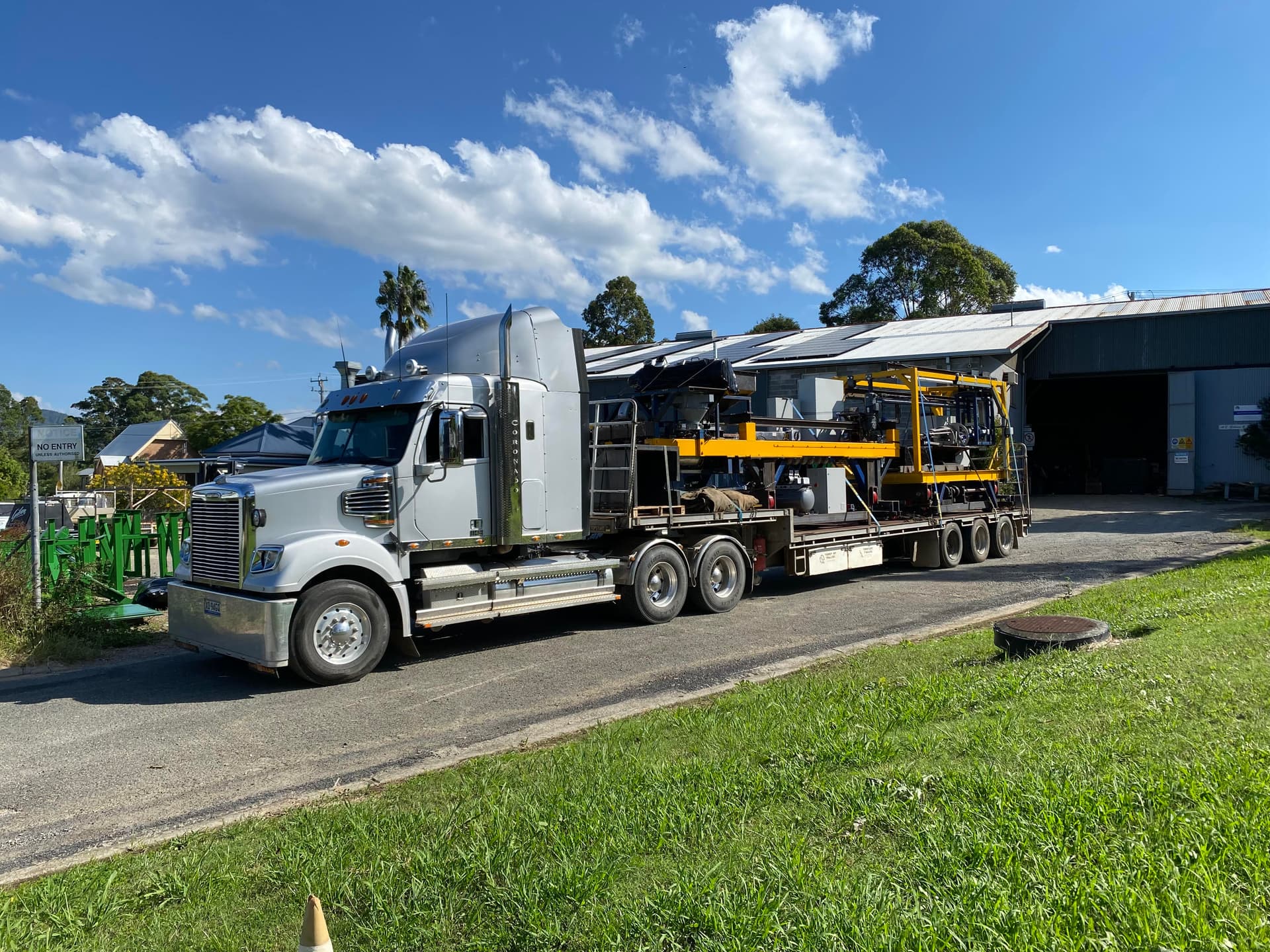Quick Cargo branded truck ready for a Sydney to Melbourne run