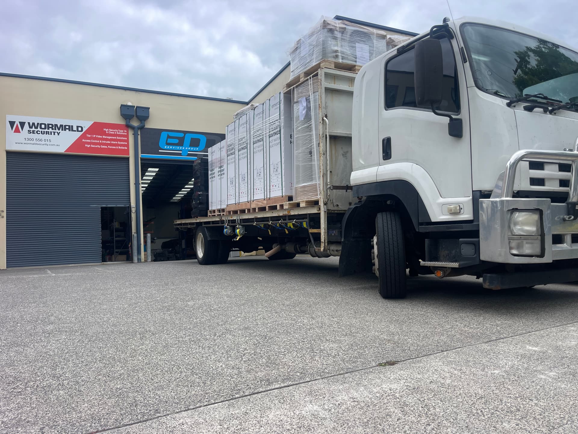 Loaded Isuzu rigid truck dedicated to a single Quick Cargo job