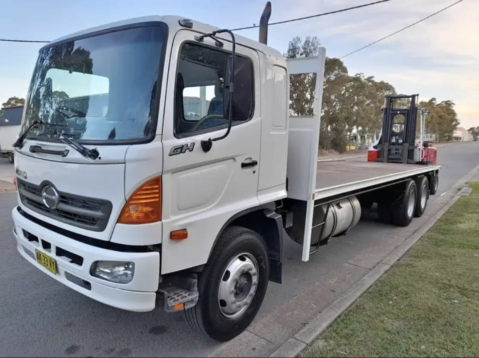Fully loaded Quick Cargo 12 tonne truck, loading freight for same day interstate freight transport